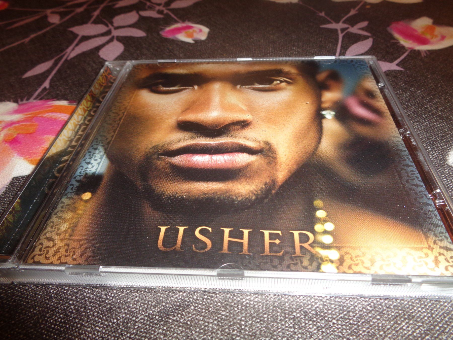 CDs: Usher - Confessions CD – Gebraucht aus Olten von Disc-Ausverkauf
