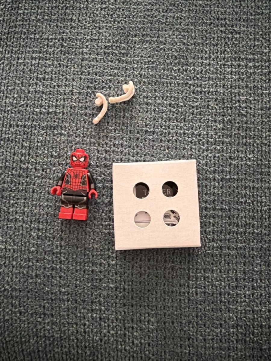 Lego Statuette: Lego Spiderman Minifigur – Nuovo (secondo la descrizione) da Schwarzenburg venduto da Schrepfer