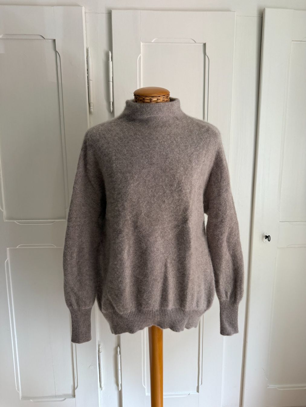 Pulls & Sweat-shirts: MAGASCHONI - Kaschmir Pullover beige L – D'occasion à Zürich par Diazaio
