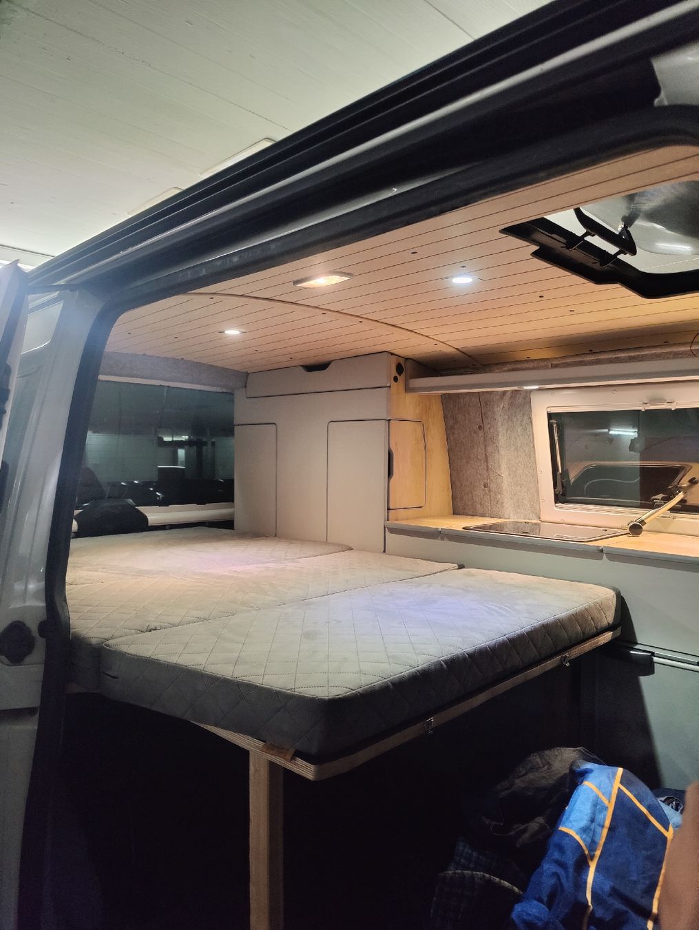 VW Veicoli da campeggio: VW T5 Camper 2.0 TDI 102PS – Usato da Arisdorf venduto da Tam_97 9