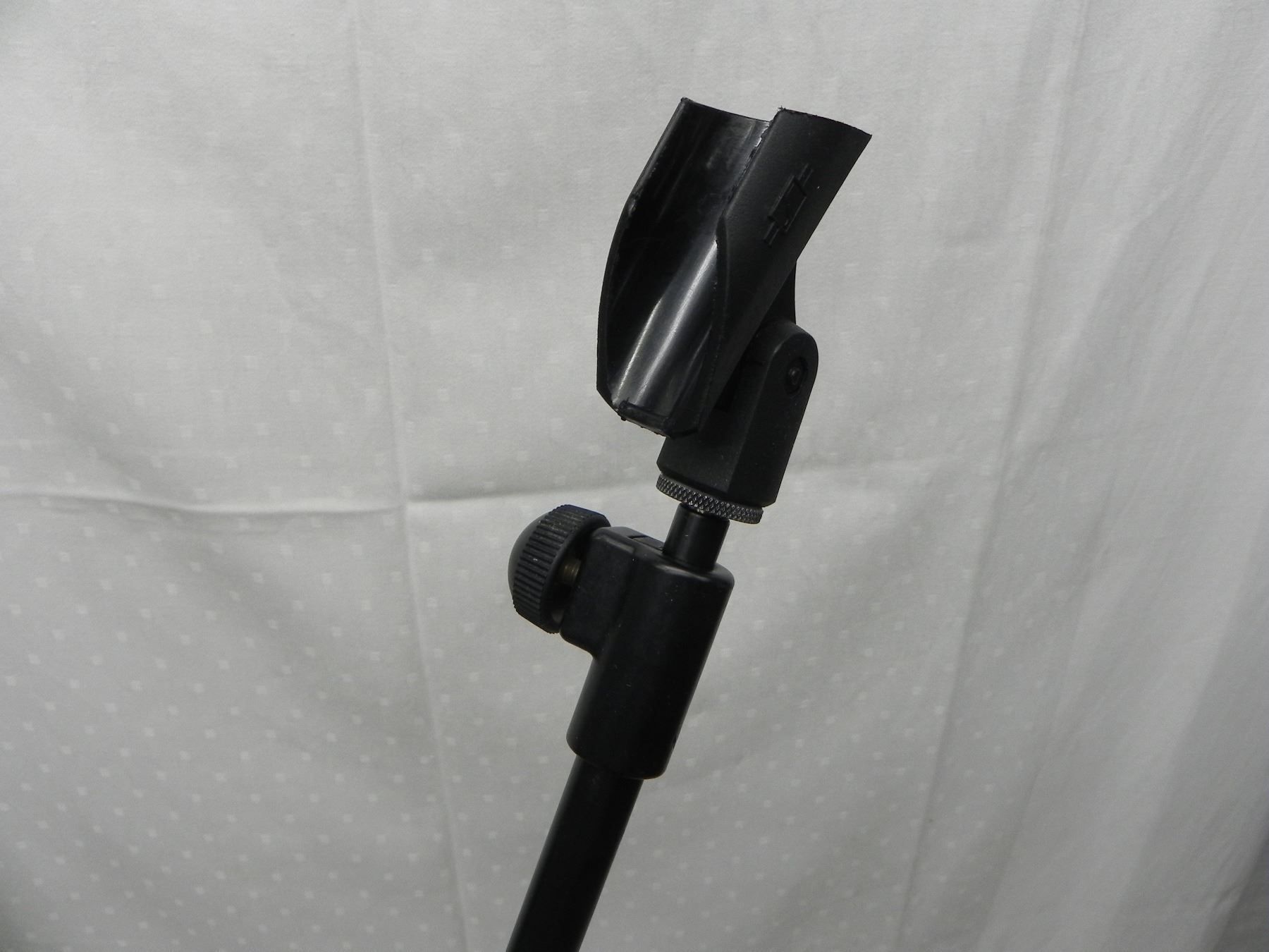 Sennheiser Supporti per strumenti musicali & leggii: Sennheiser Doppelmikrofon Ständer Total Liquidation – Usato da Basel venduto da Life-Style-Art 6