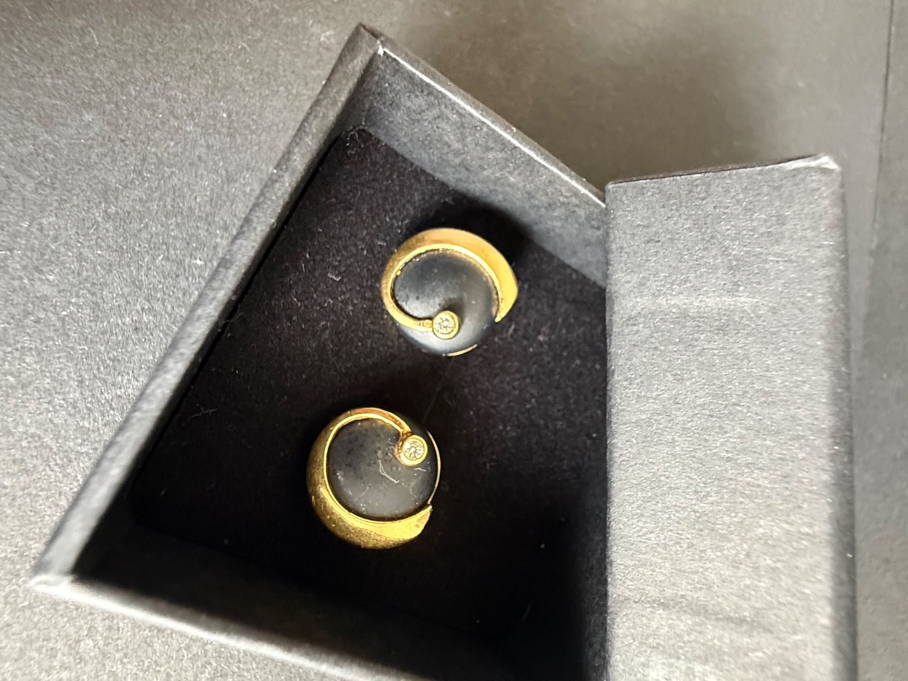Orecchini pendenti & Orecchini a lobo: Gold Ohrstecker mit Diamant 750, 18K – Usato da Spiegel b. Bern venduto da Rogger72 2