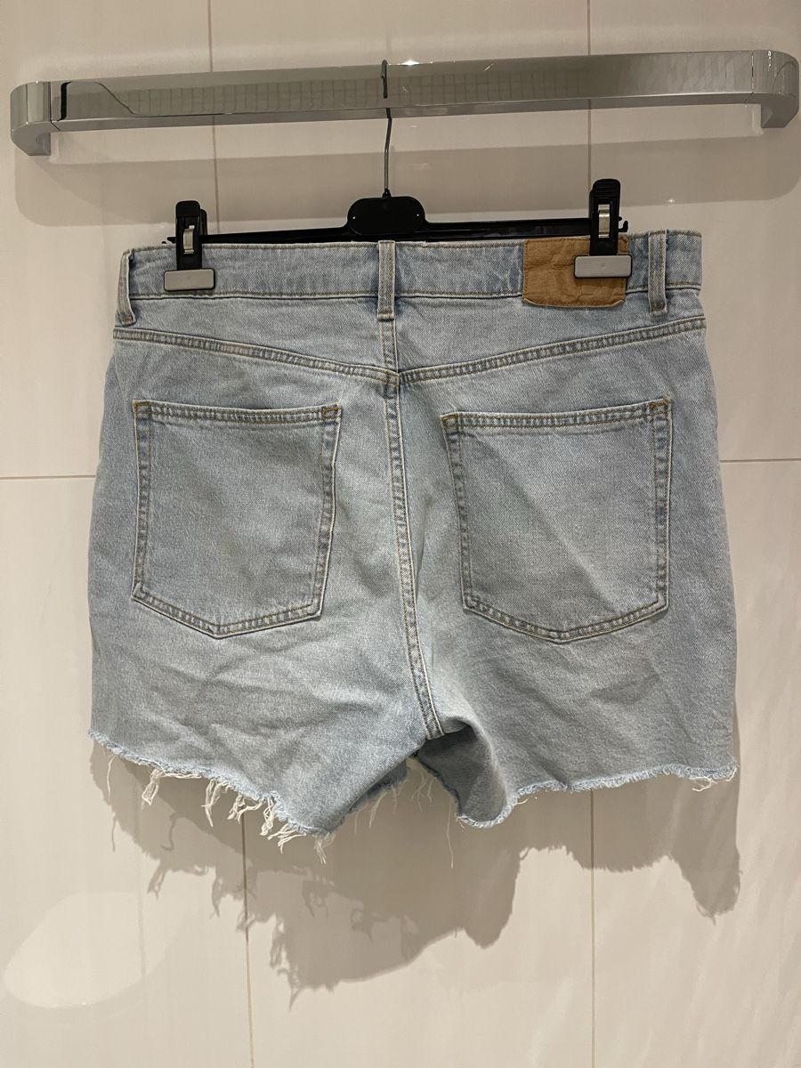 H&M Jeans: H&M Denim-Shorts hellblau Gr. 46 – Usato da Mauren venduto da toppiloppi 1