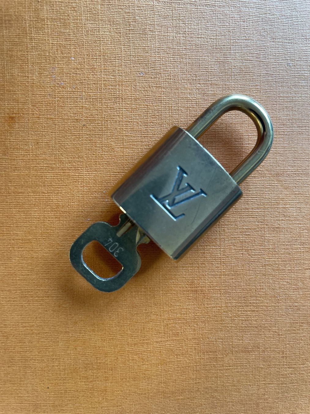 Lucchetti: Louis Vuitton Schloss - Nr. 646 – Usato da Hittnau venduto da LuxAndMore