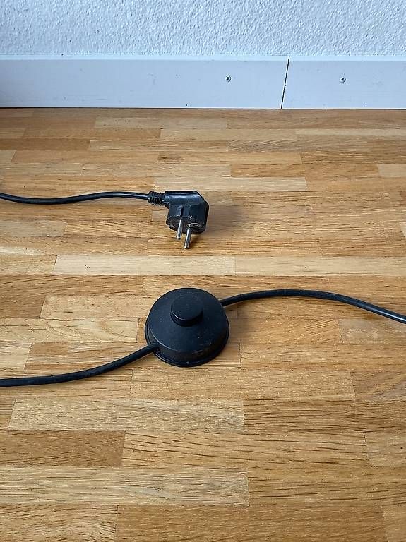 Lampade: Design-Stehlampe // Lampe design // Design Floor Lamp – Usato da Cologny venduto da els_tvj8 2