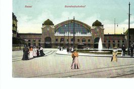 Basel Bundesbahnhof, Trachtenfrauen, Springbrunnen 1912