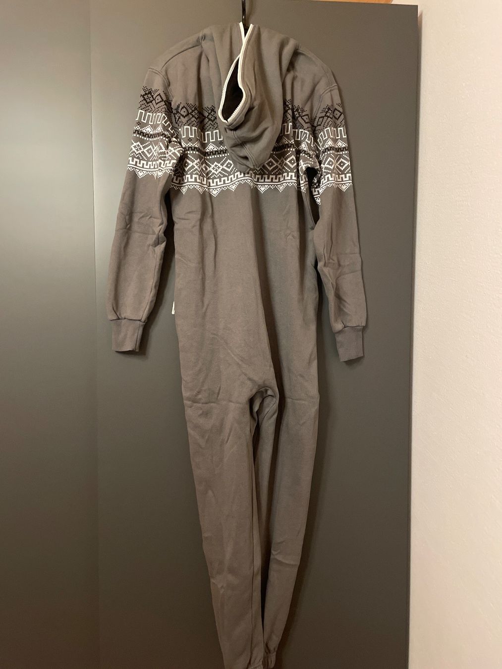 Pigiami: Original Onepiece Onesie – Usato da Dallenwil venduto da and_04 1