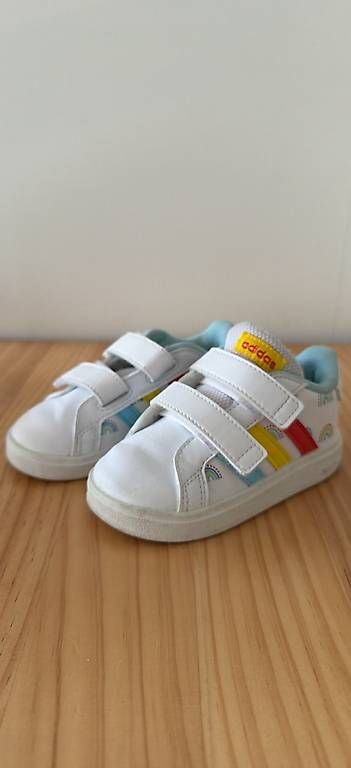 Scarpe per ragazzi: Adidas Sneaker Gr. 21 – Usato da Basel venduto da nic_g5xv