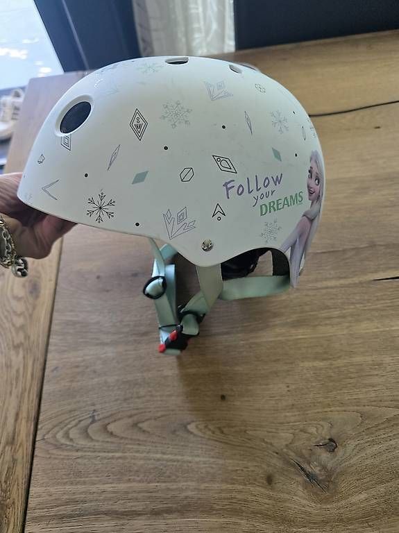 Caschi: Casco bambina Bici – Usato da Davesco-Soragno venduto da gia_l9fy