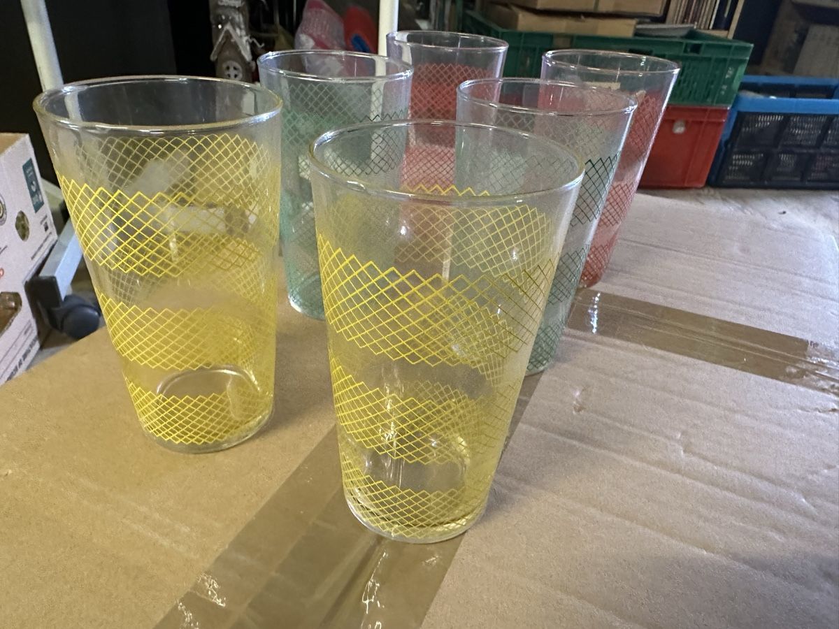 Bicchieri: 6er Set Gläser farbig mit Muster gebraucht – Usato da Schöftland venduto da Astika 2