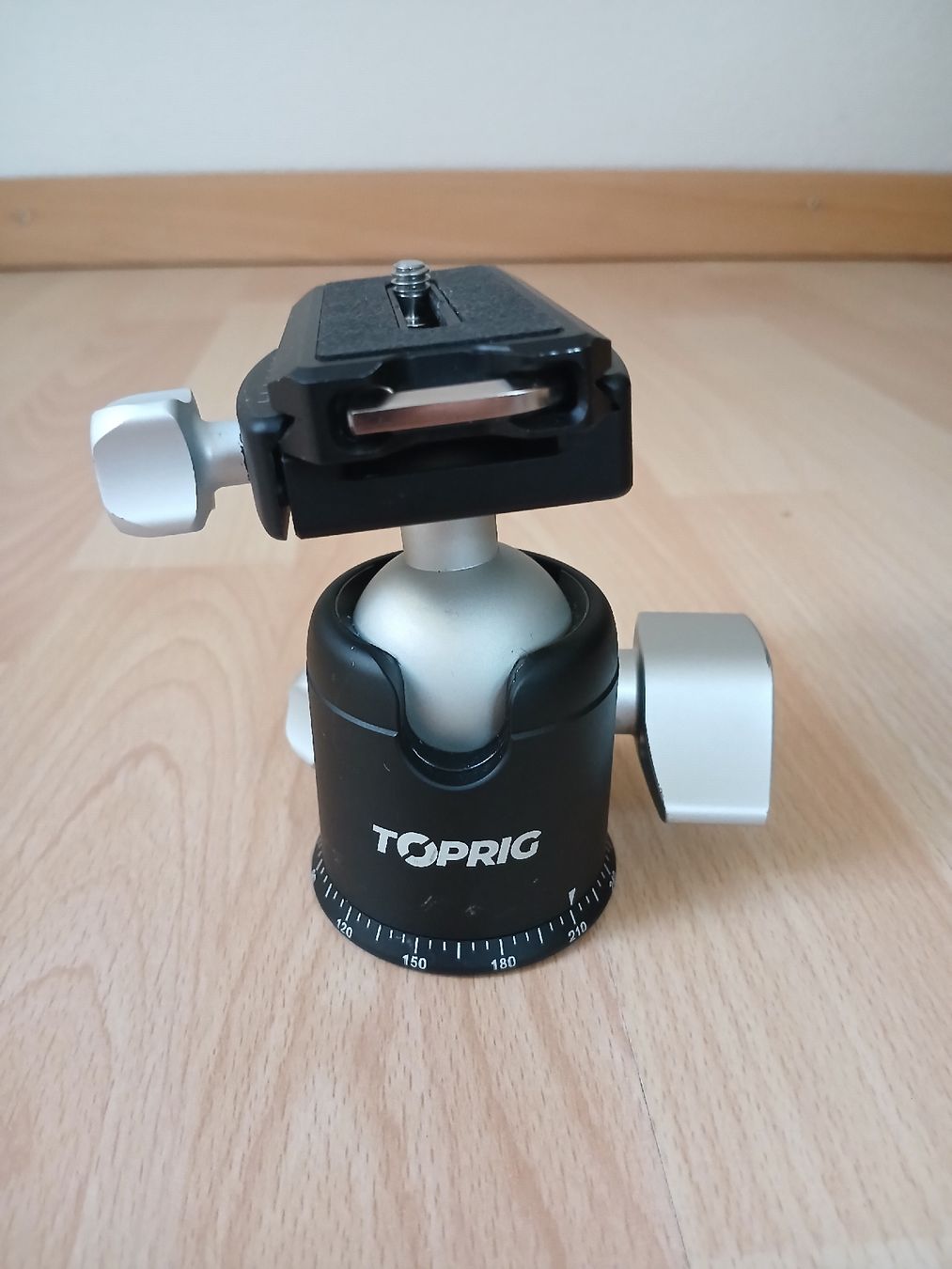 Treppiedi & Teste: Toprig Kugelkopf – Usato da Zürich venduto da deepee25