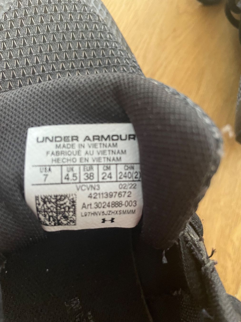 Under Armour Damenschuhe: Laufschuhe – Gebraucht aus Fislisbach von arse 5