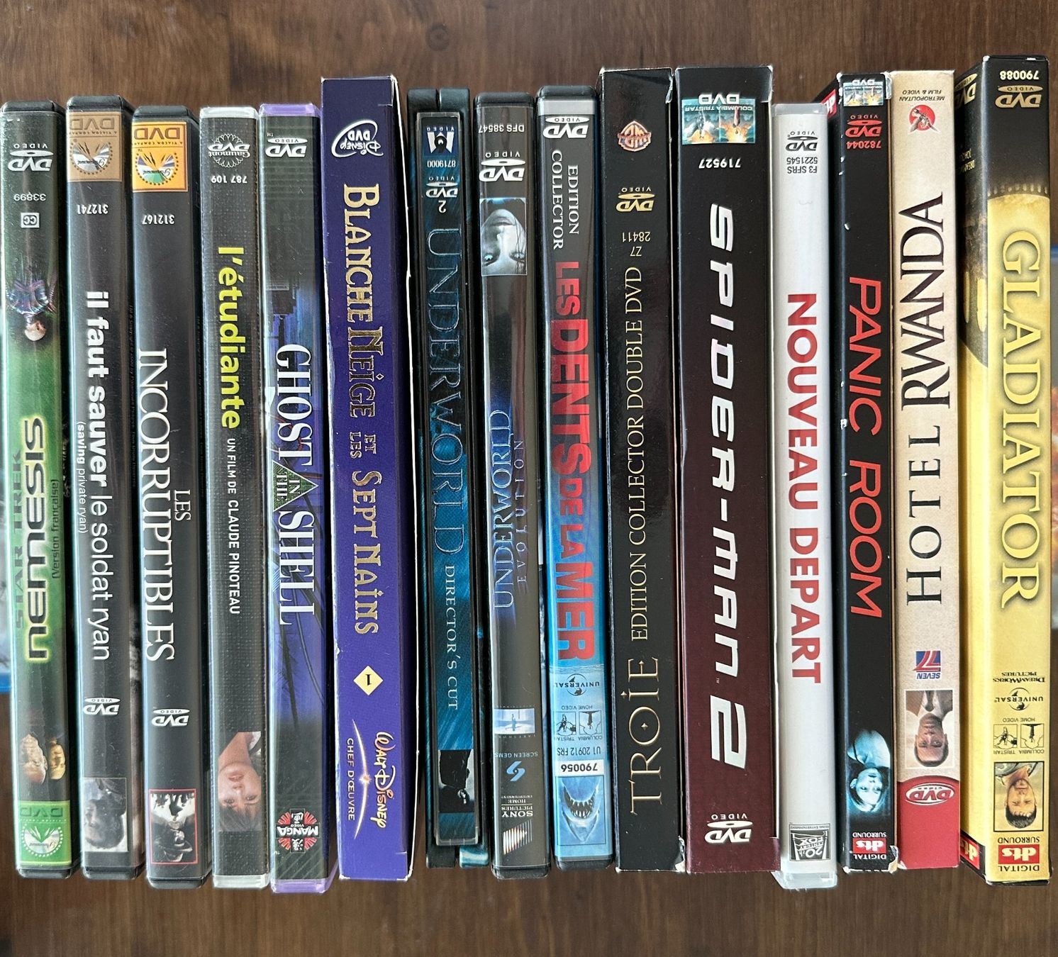 Tutti i DVDs: Lot de 15 DVD zone 2 _ Genres divers – Usato da Genève venduto da rosebud635