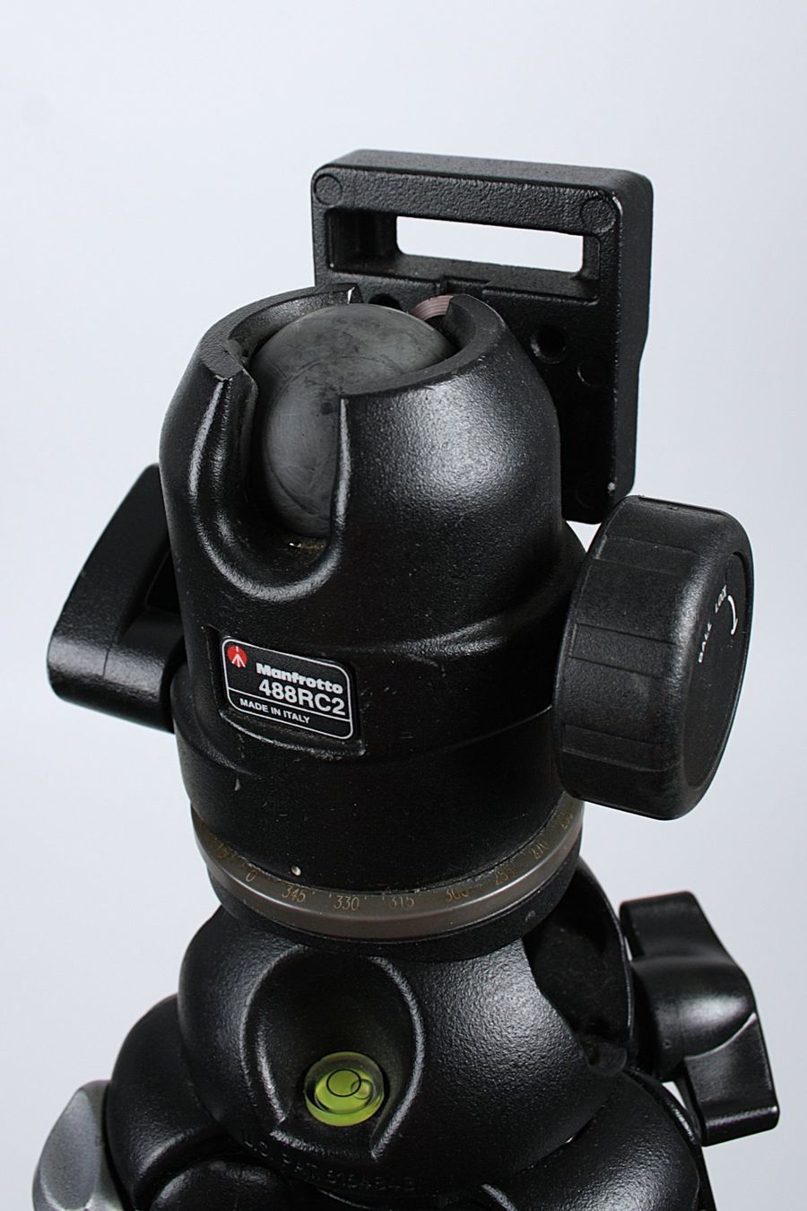 Manfrotto Treppiedi & Teste: MANFROTTO Carbonstativ mit Kugelkopf – Usato da Zollikofen venduto da Restwert_Zollikofen 8