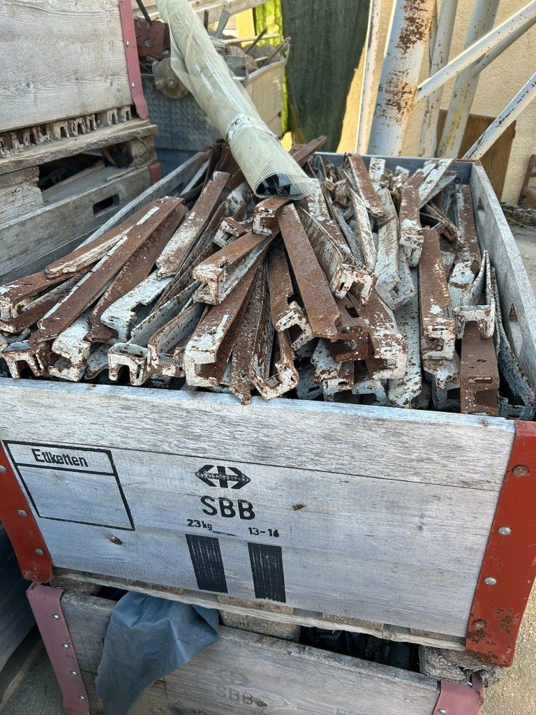 Alle Werkzeuge: Cravatte système Samvaz – Gebraucht aus Ste-Croix von ana_m6yk