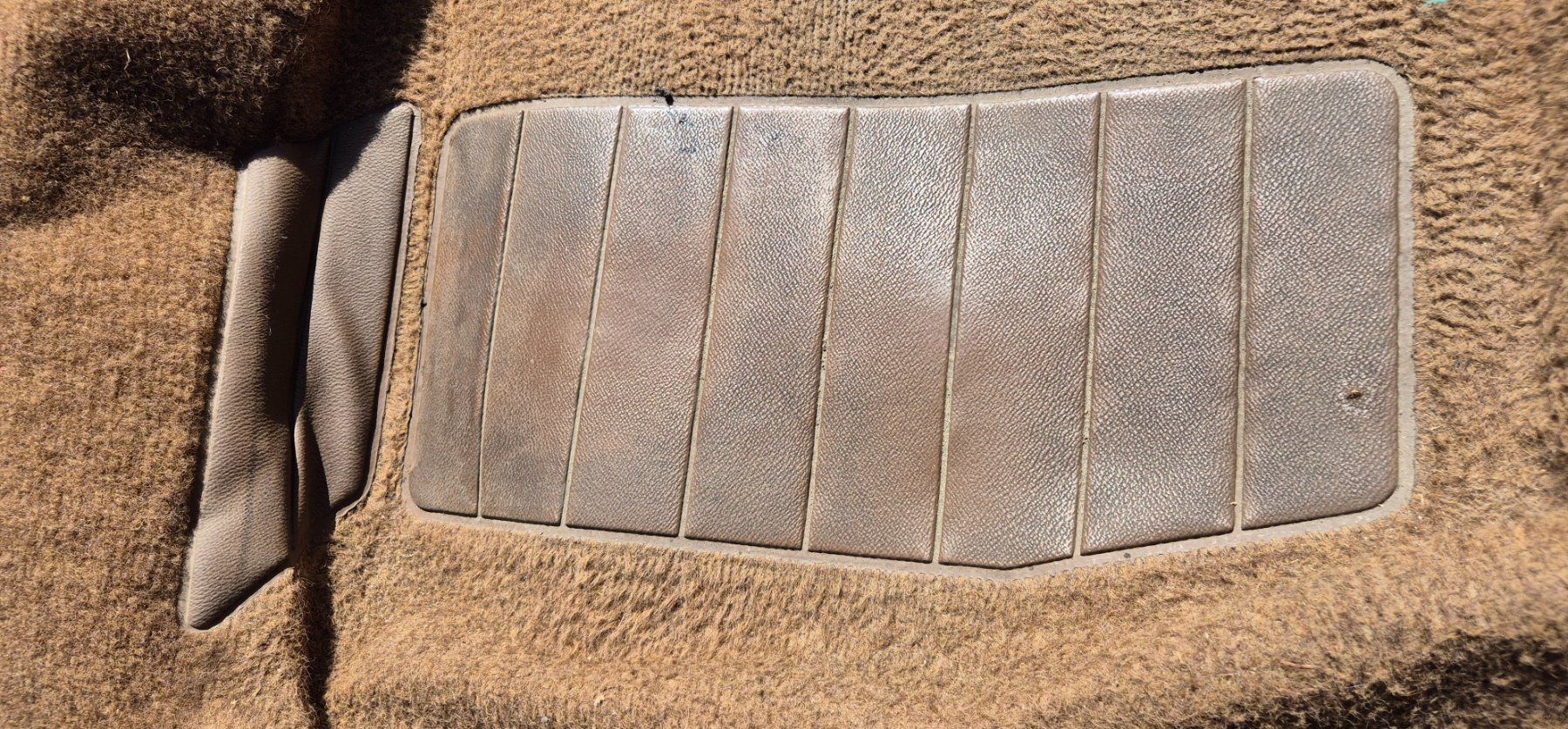 VW Tapis / Bacs: Golf 1 Jetta 1 Teppichgarnitur – D'occasion à Riggisberg par Mahali04 2