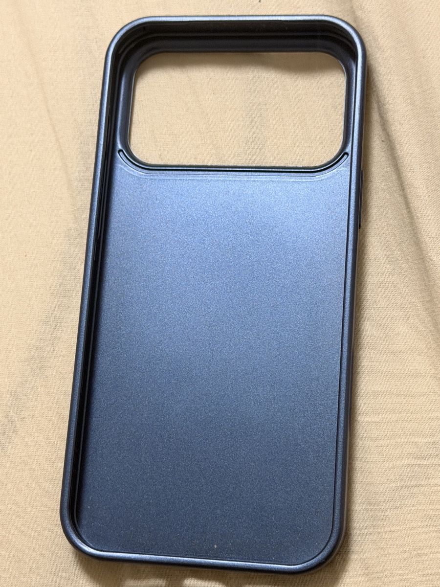 Cover & Protezioni schermo: Coque de protection iPhone 17 pro max bleu – Usato da Grenchen venduto da 24.07LD 3