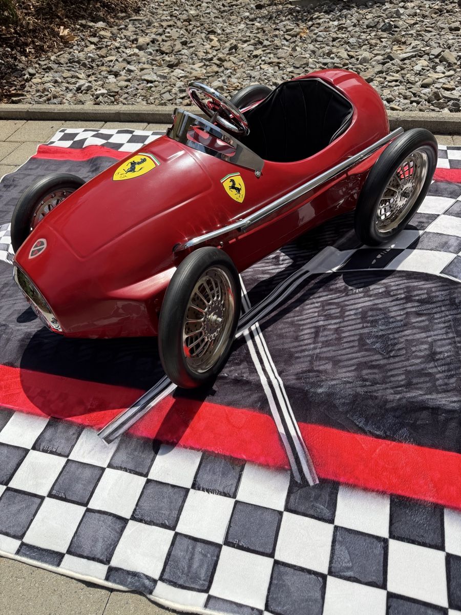Fahrzeuge für Kinder: Voiture À Pédales, Ferrari – Gebraucht aus Ecuvillens von mcw_lx9j 1