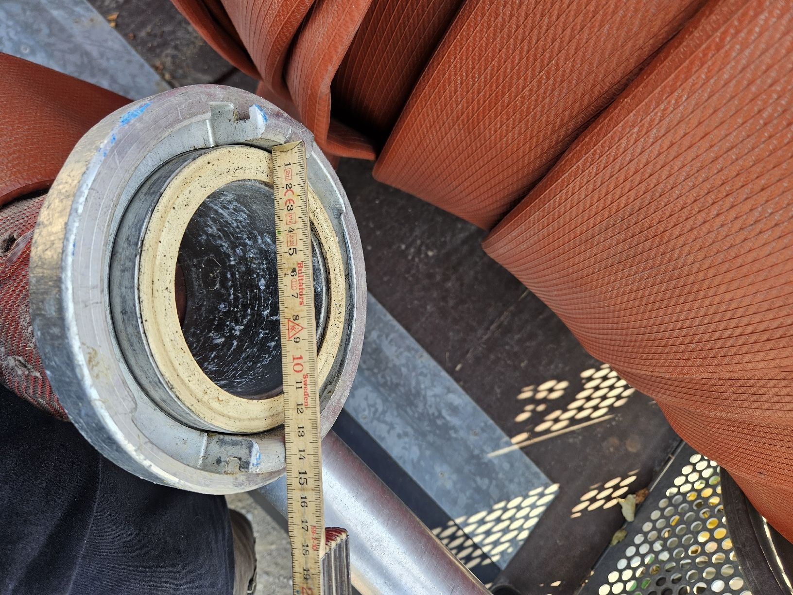 Conteneurs de construction: Abrollpritsche mit Schlauchtrommel – D'occasion à Altikon par FMG678 6