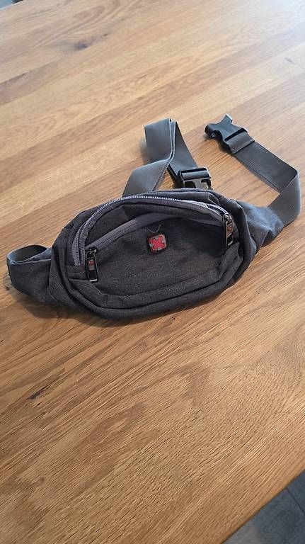 Sacs: Bauchtasche... – D'occasion à Einsiedeln par Curry0