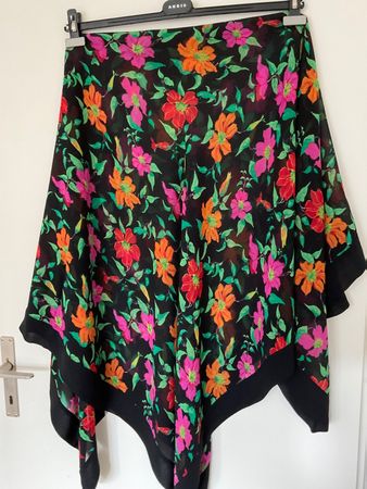 Grosser 100% Seiden Foulard 134 x 140 cm