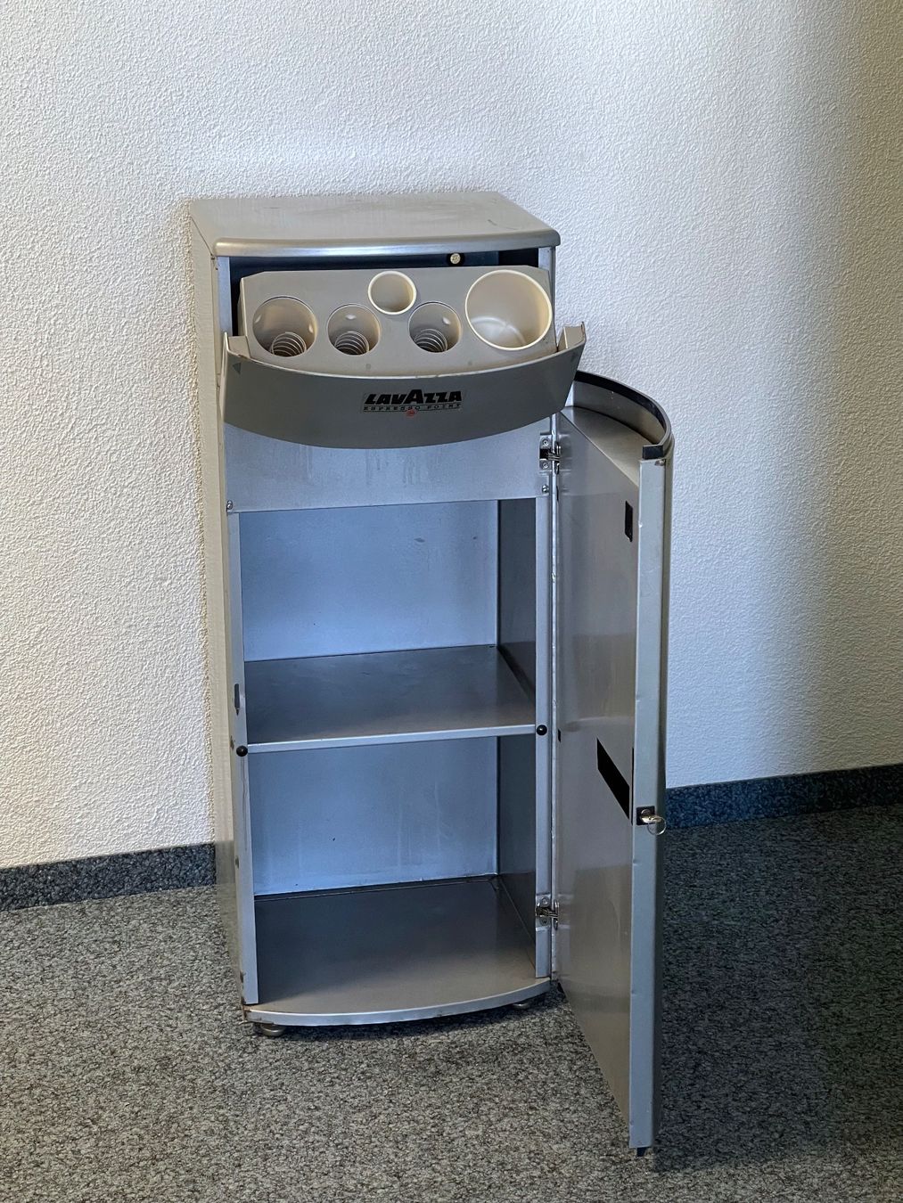 Armadi: Lavazza Standmöbel – Usato da Fehraltorf venduto da JLK-Jiri 3