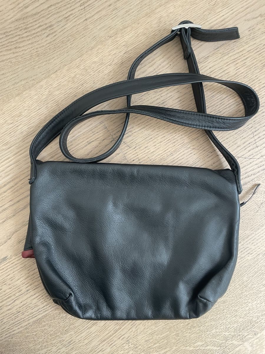 Taschen für Damen: Vintage Schwarze Ledertasche – Gebraucht aus Wetzikon ZH von phare 1