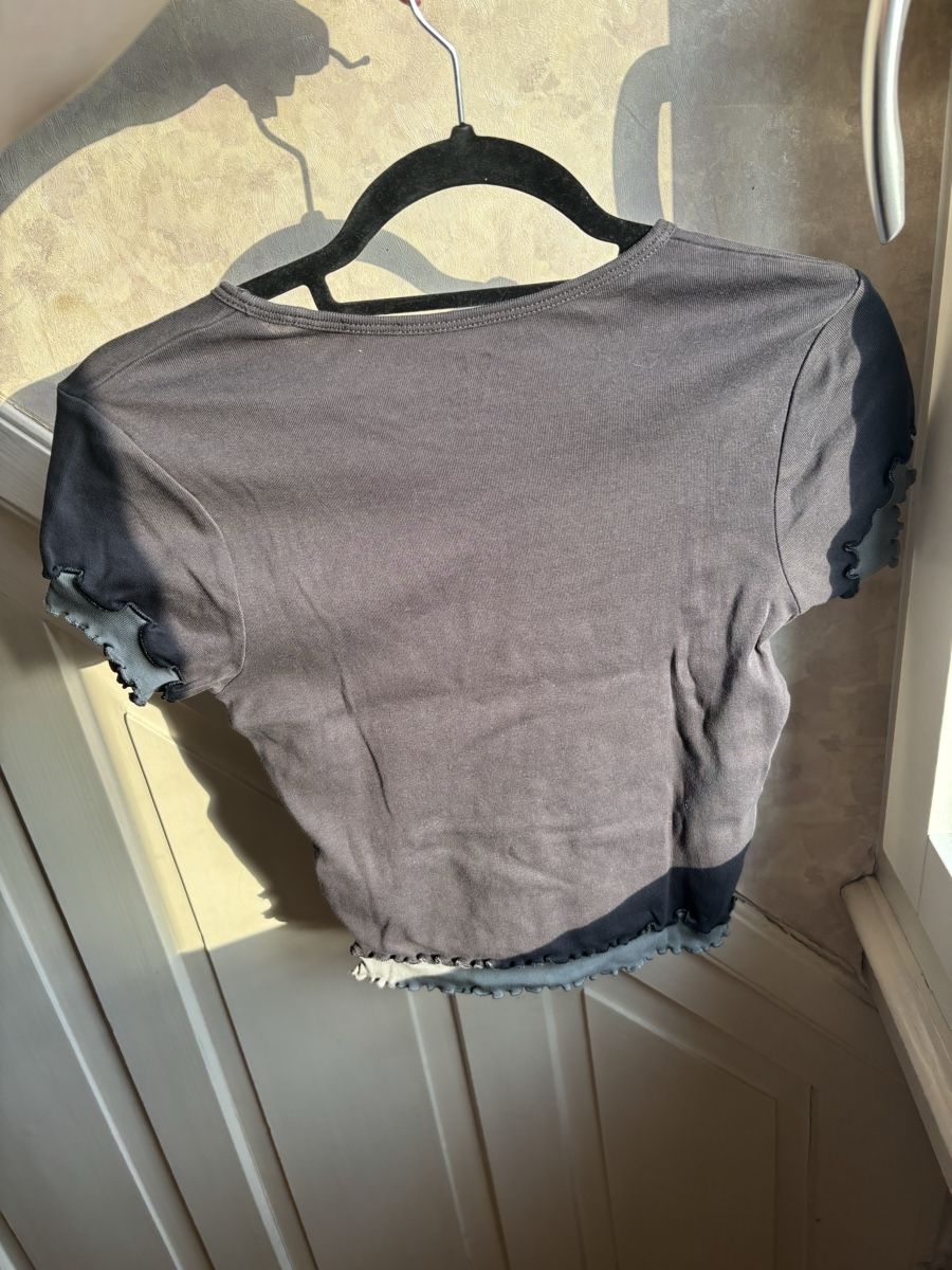 Levi's T-Shirts: Levi's Damen T-Shirt - Grau mit Strass – Neu (gemäss Beschreibung) aus Zürich von RMNA 1