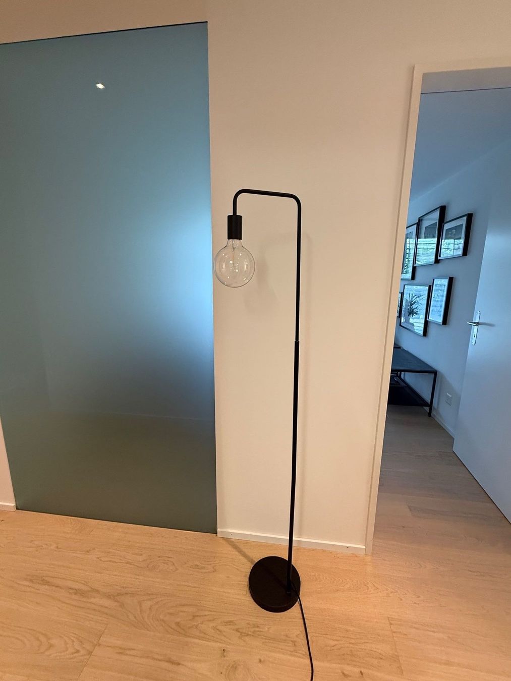 Lampen: Stehlampe schwarz modern – Gebraucht aus Bremgarten AG von myriammerki
