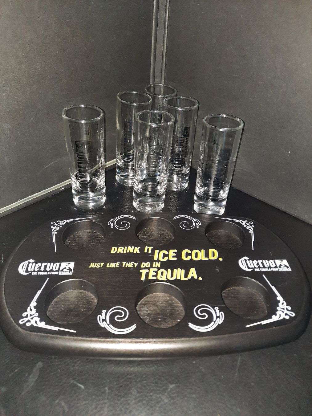 Bicchieri: Cuervo tequila vassoio e 6 shot timbrati – Usato da Biasca venduto da Old_6blh