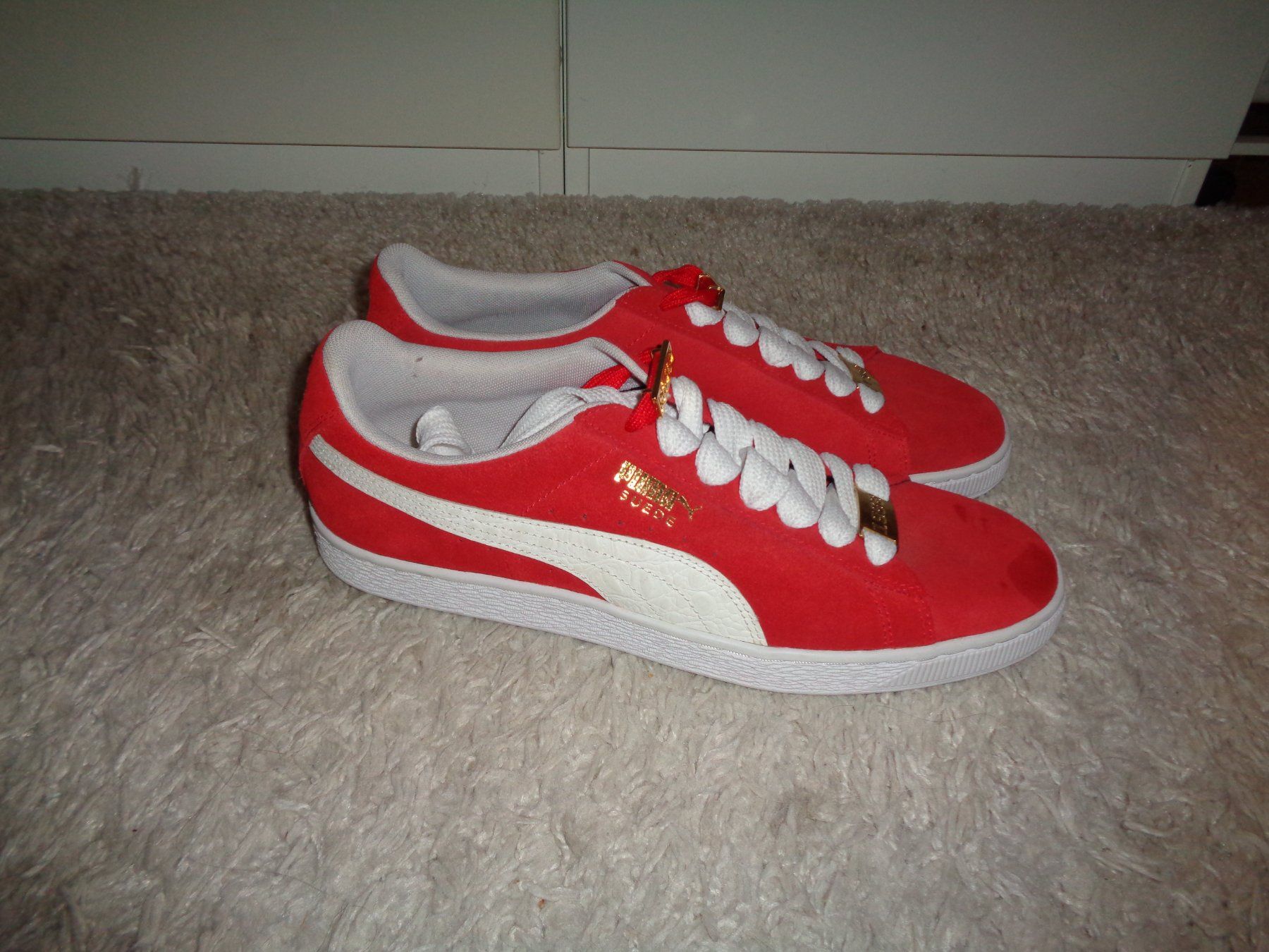 Puma Scarpe da uomo: *** Herren Sneackers *** / Puma Suede / Rot / Neu – Nuovo (secondo la descrizione) da Othmarsingen venduto da Leuchtturmlady 7