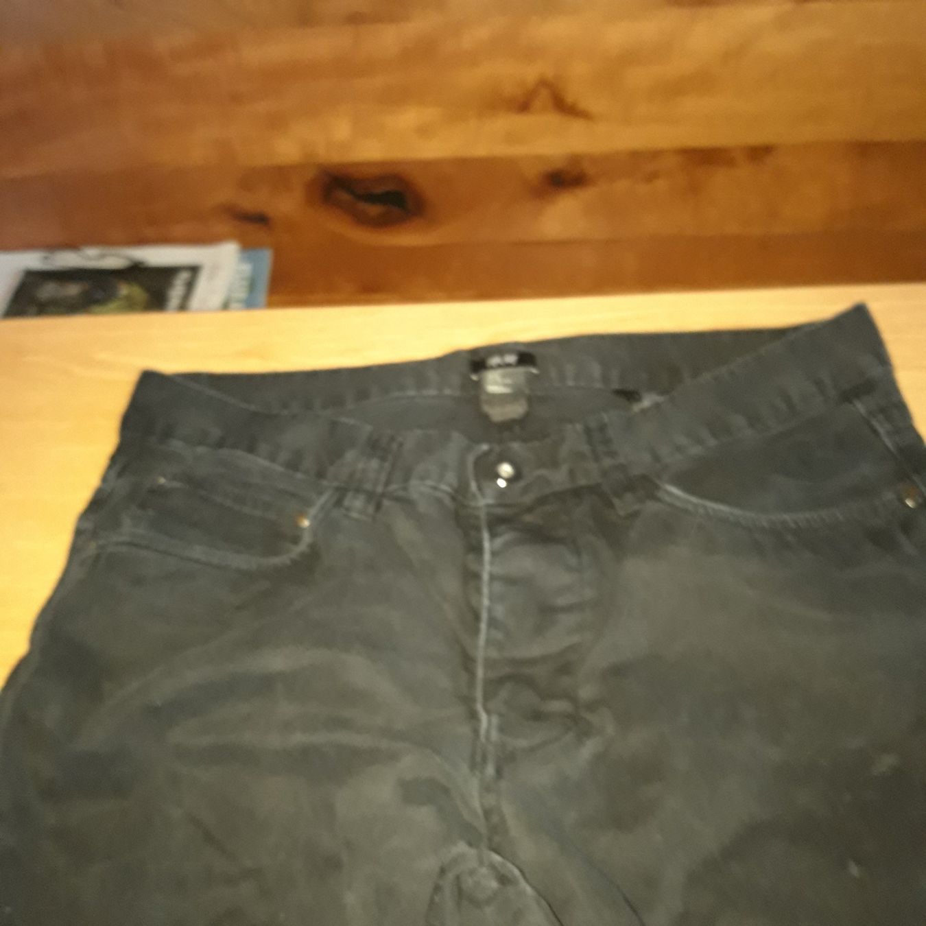 H&M Jeans: Jeans schwarz – Usato da wolfertswil venduto da februartag 1