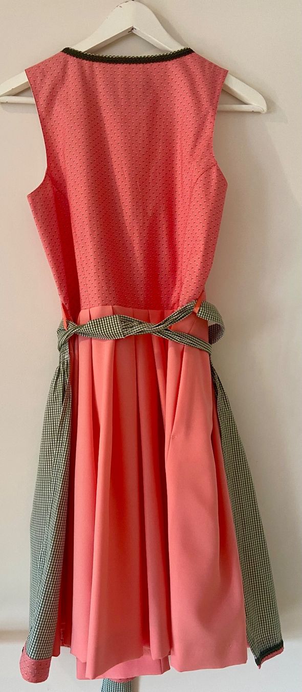 Kleider: Dirndl Alpine de Luxe 36 – Gebraucht aus Widnau von Imani 2