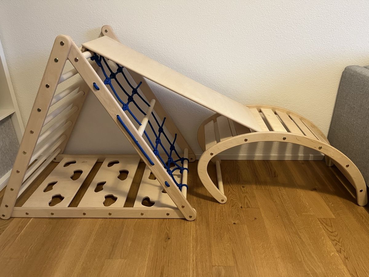 Pareti & prese d'arrampicata: Wooden Climbing Frame Set - Toddler Gym, Great Condition – Nuovo (secondo la descrizione) da Neuheim venduto da Bzeeb