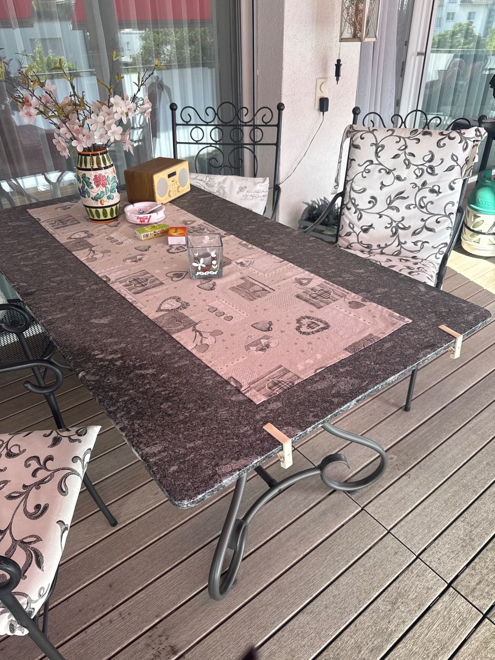 Hunn Tavoli: Massiver Tisch Eisen mit Steinplatte – Usato da Ruemlang venduto da Hans001
