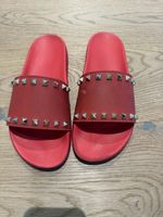Valentino Garavani rote Rockstud Slides 39/40 Sommer Trend