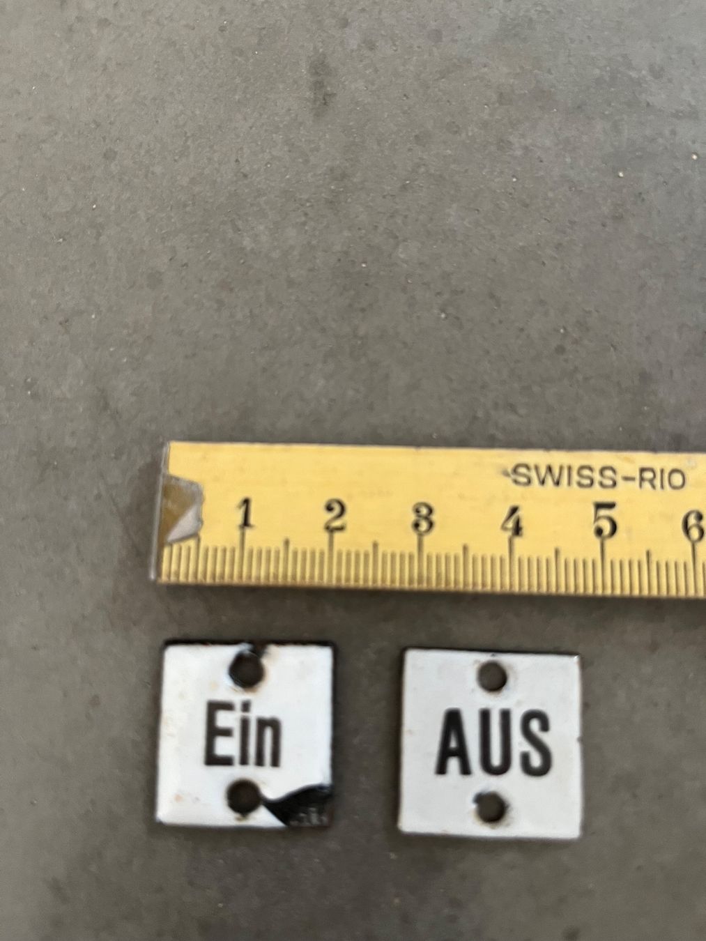 Insegne: Alte Emailschilder Ein Aus – Usato da Steffisburg venduto da Reitschel5 1