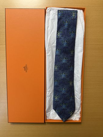 Hermès Krawatte inklusive Hermès Schachtel