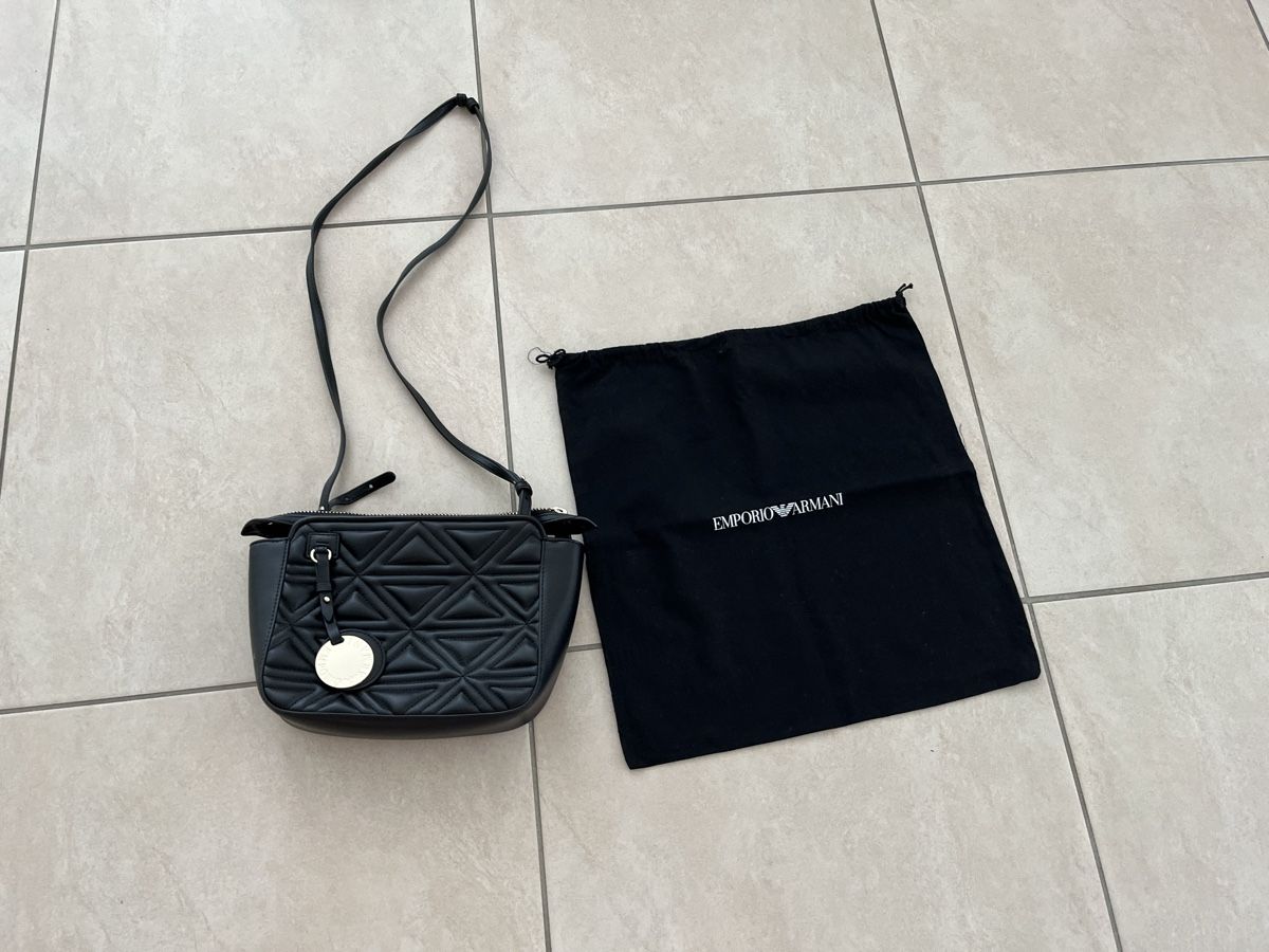 Armani Borse da donna: Damen Tasche Armani – Nuovo (secondo la descrizione) da Nänikon venduto da Camy 1