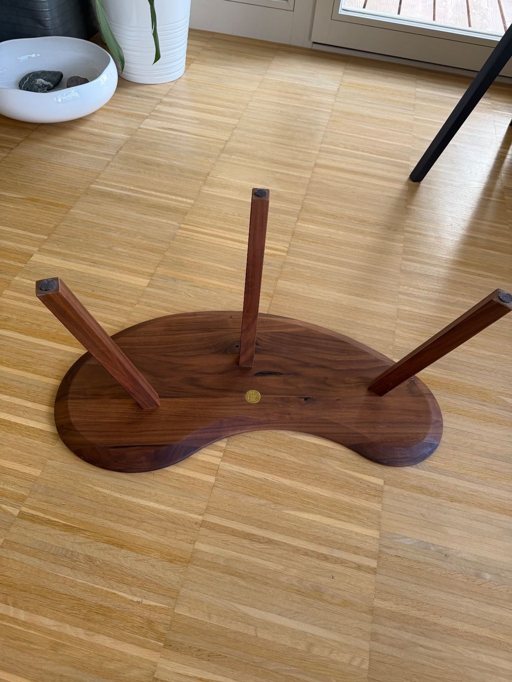 Tables: Reseda Couchtischchen oder Nachttischchen Nierenform – D'occasion à Zürich par idemehore 2