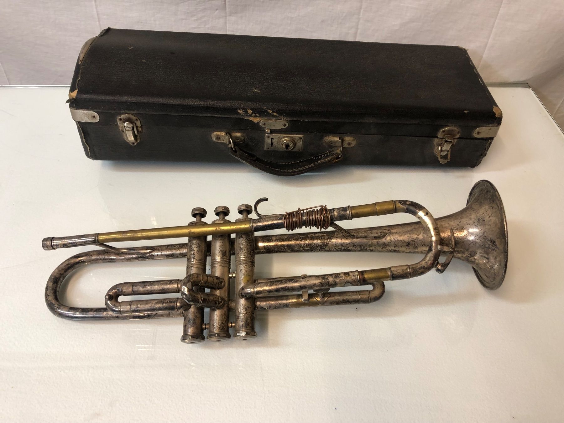 Musikinstrumente: Alte Toneking Trompete mit Case und Liederbücher – Defekt aus Brunnen von Allerwaren