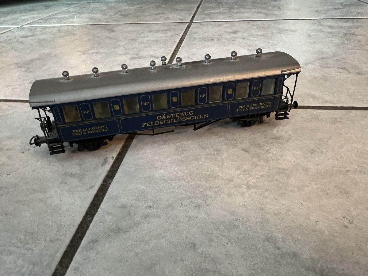 Liliput Modelleisenbahnen: Liliput Gästezug Feldschlösschen blau – Gebraucht aus Gisikon von ram_78bx 4