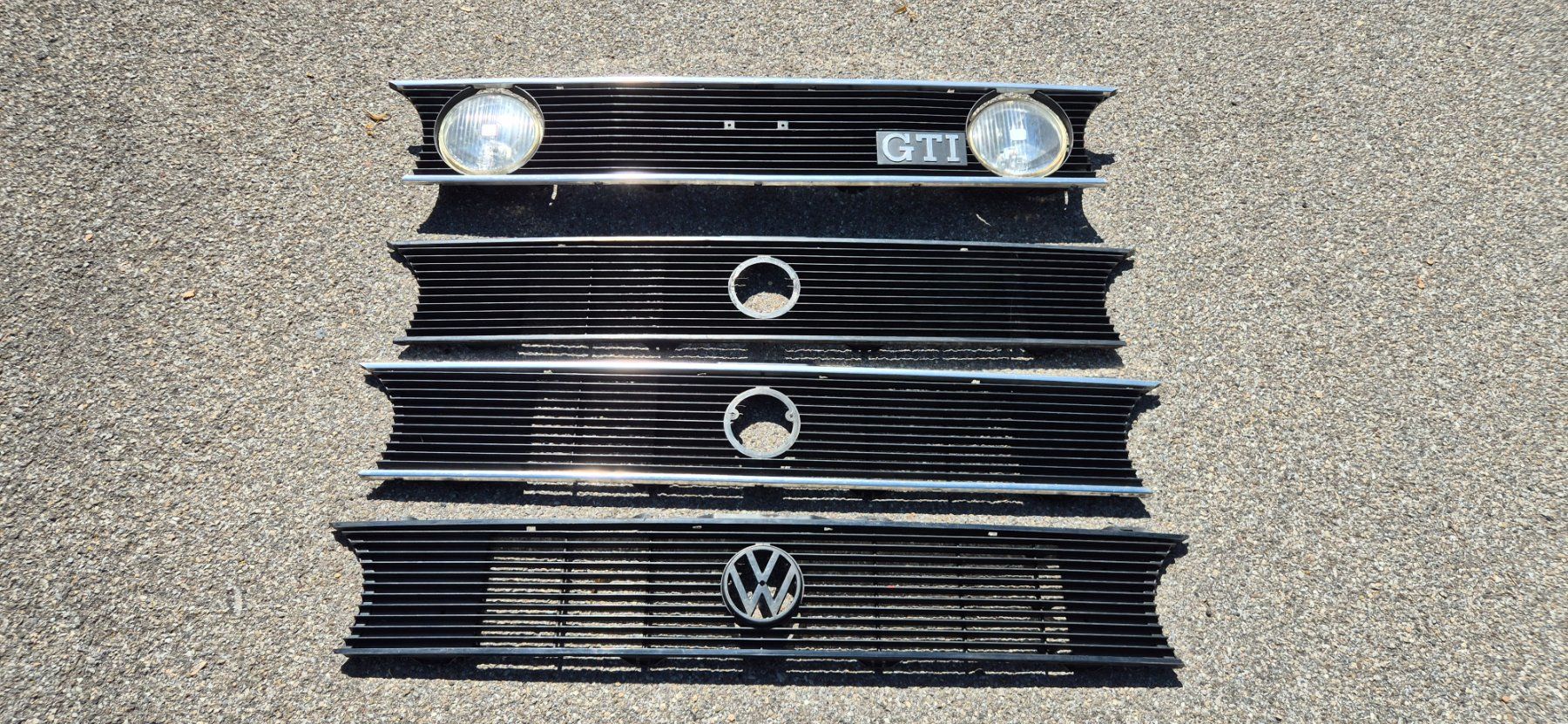 Volkswagen Toutes les pièces auto: Golf 1 Kühlergrill – D'occasion à Riggisberg par Mahali04