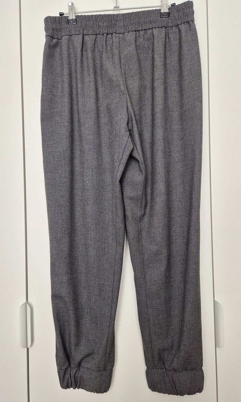 Zara Pantaloni: ZARA Stretch-Joggpants, grau, M – Nuovo (secondo la descrizione) da Münchenstein venduto da Trinity 2