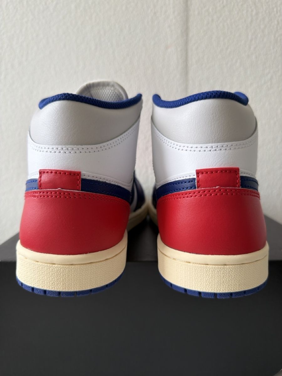 Jordan Chaussures hommes: Jordan 1 Mid baskets EUR 42 – Neuf avec emballage d'origine à Troinex par cashgva 1