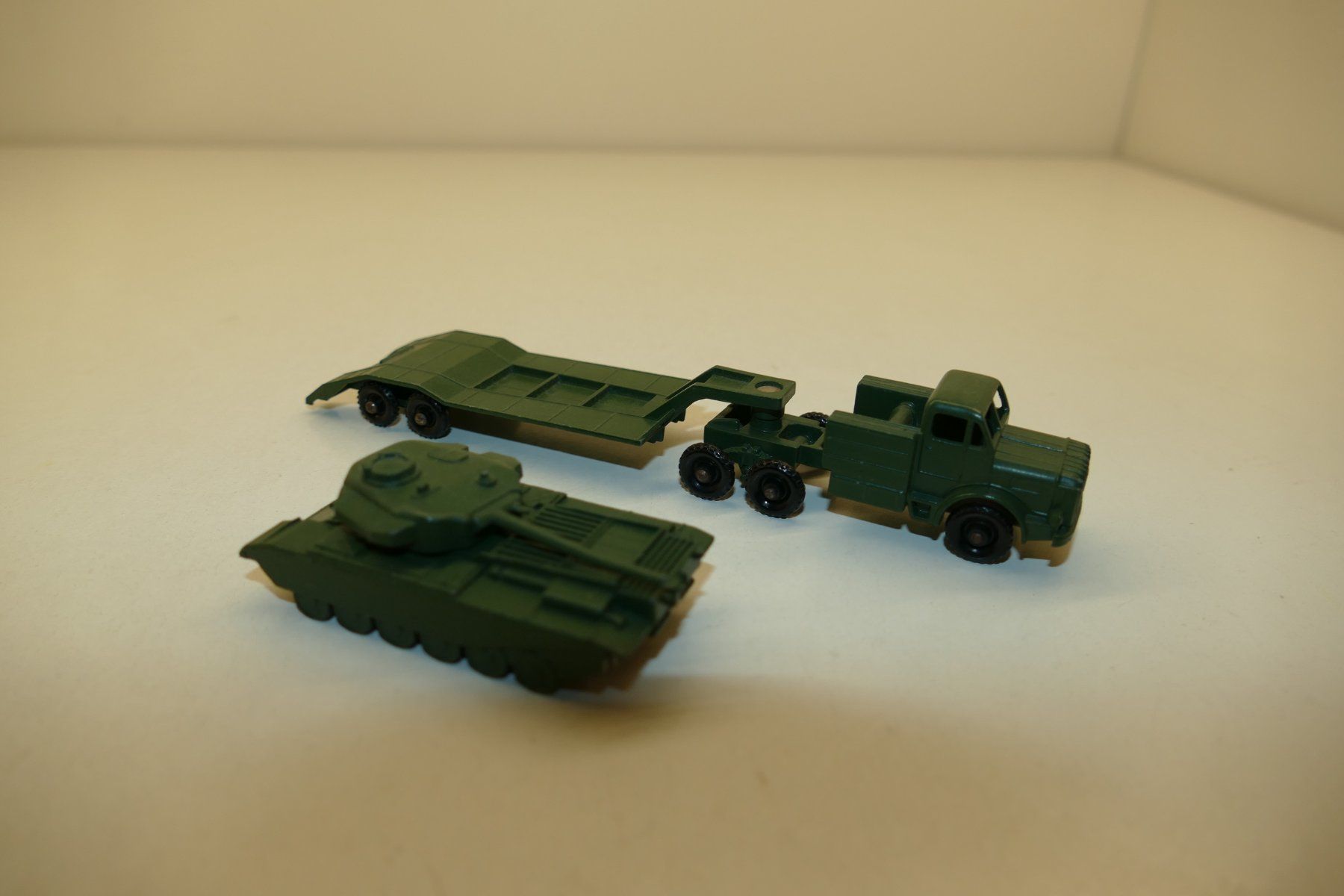 Lesney Modellini d'auto: Lesney: Panzertransport mit Panzer Einheit 1 – Usato da Niederhasli venduto da rail-duerst 2