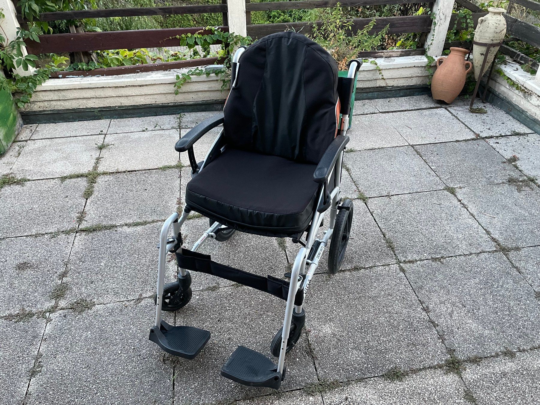 Sedie a rotelle: Fauteuil roulant VIDA Bischoff & Bischoff – Nuovo (secondo la descrizione) da Corminboeuf venduto da Holy-Guitars 1