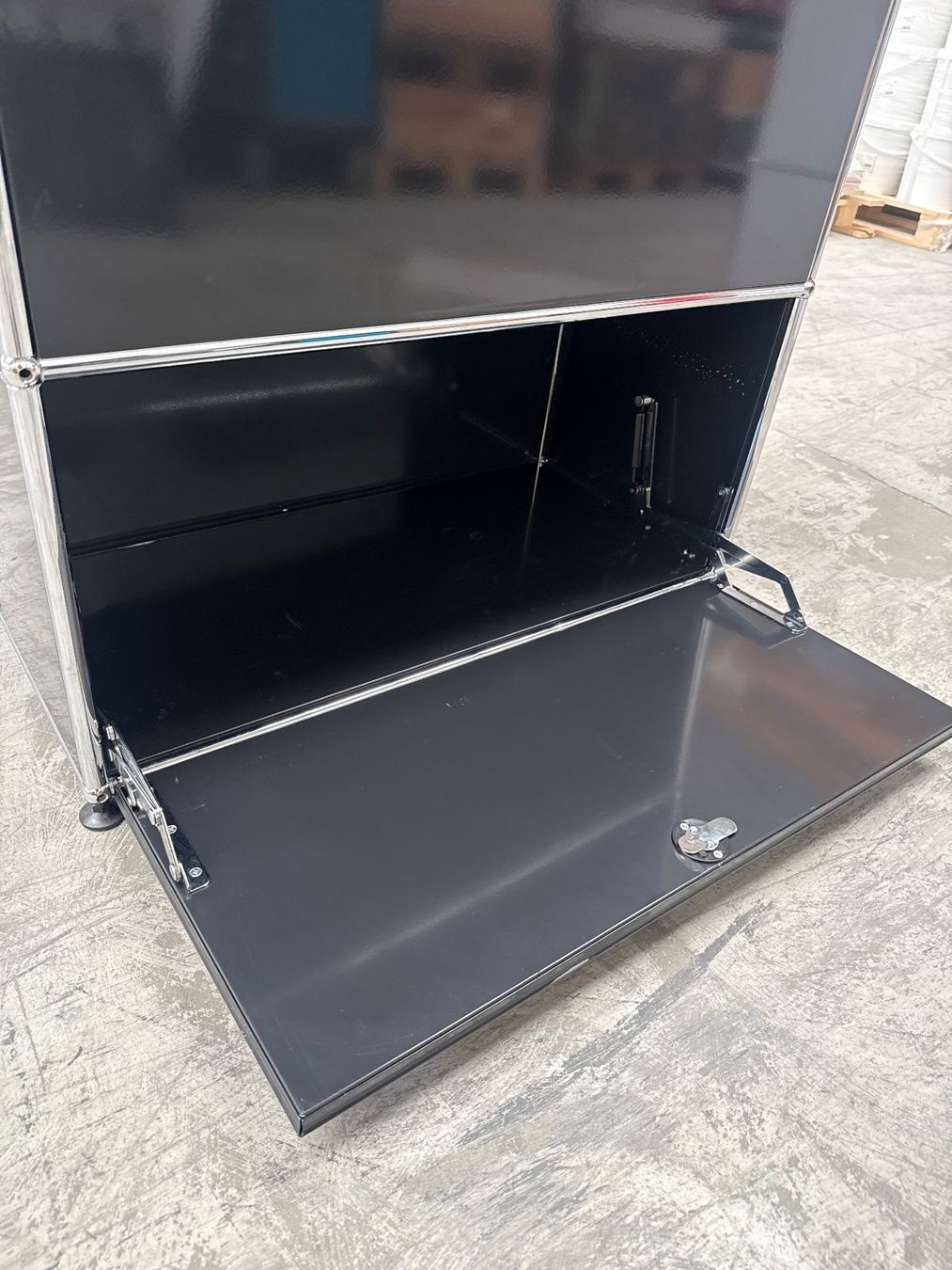 USM Scaffali: USM Haller Sideboard 1x3 Graphitschwarz 1x3 Q2 – Usato da Balsthal venduto da Designhaus.Schmitt 8