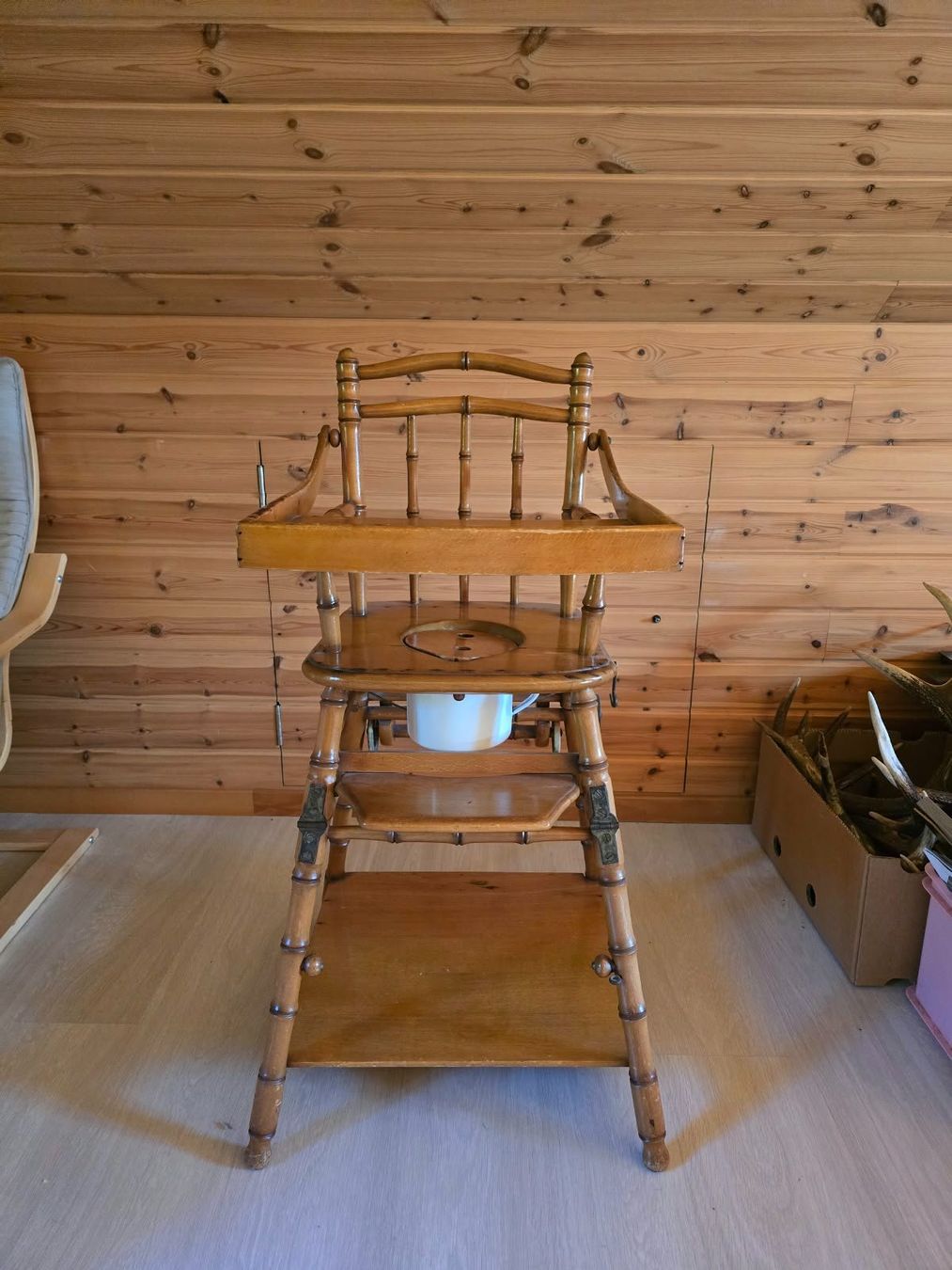 Chaises hautes: Kinderhochstuhl – D'occasion à Schübelbach par Mamime