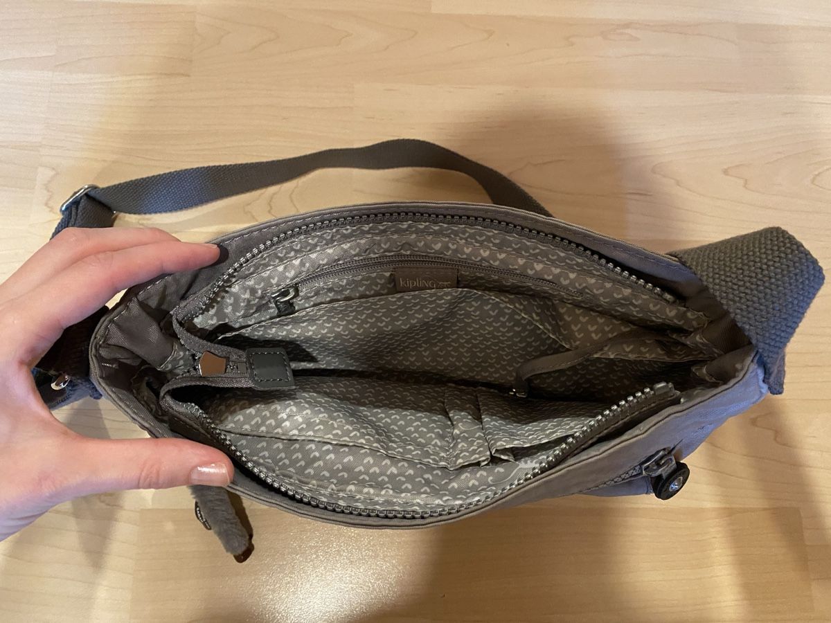 Kipling Sacs femmes: Tasche von Kipling grau – Neuf (Voir description) à Zürich par Wim-Broccoli 2